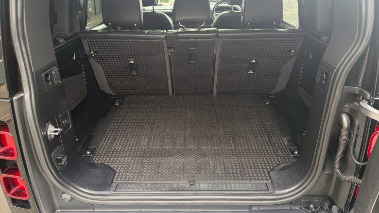 Land Rover Defender 2.0 D240 HSE 110 5dr Auto Diesel Estate